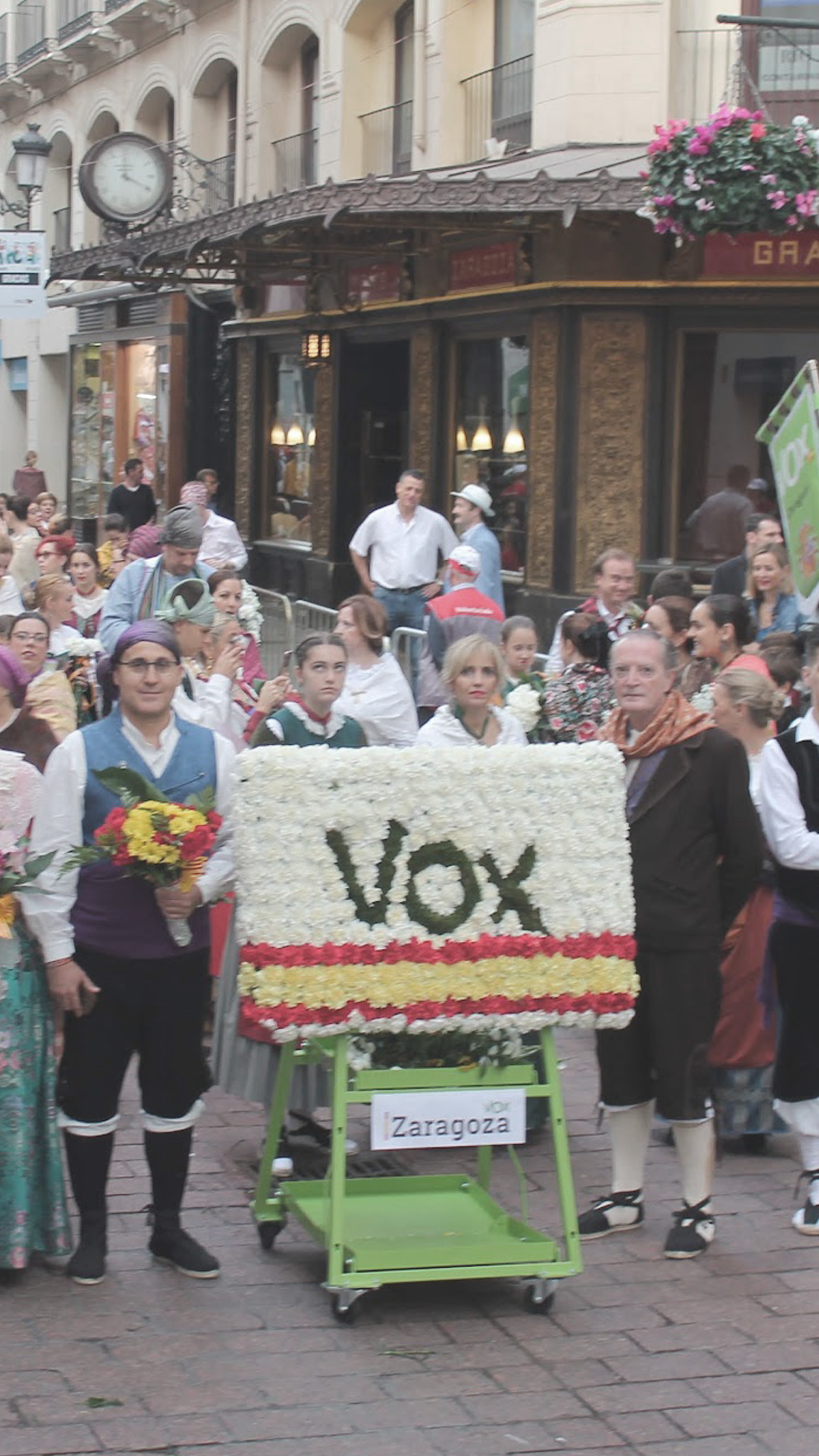 Fondo_LandingPage-OfrendaDeFloresFiestasDelPilar_VoxZaragoza_1080x1920px_PC